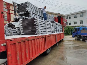 金用護欄2020年7月27日鋅鋼玻璃陽臺護欄裝車發貨！