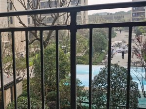 鋅鋼陽臺護欄和鐵藝陽臺護欄誰更值得選擇？