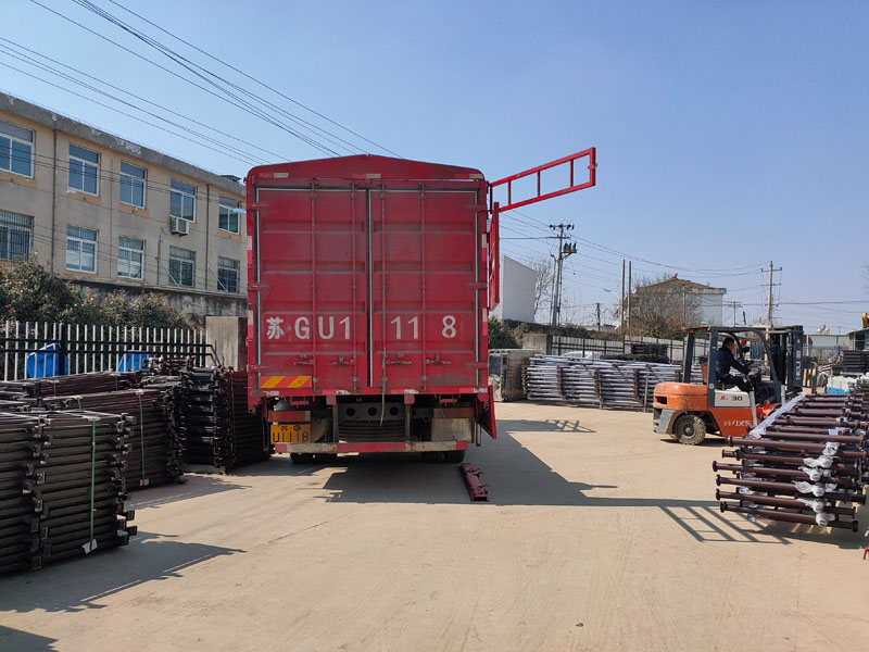 金用護(hù)欄2022年2月25日陽(yáng)臺(tái)玻璃欄桿裝車發(fā)貨！