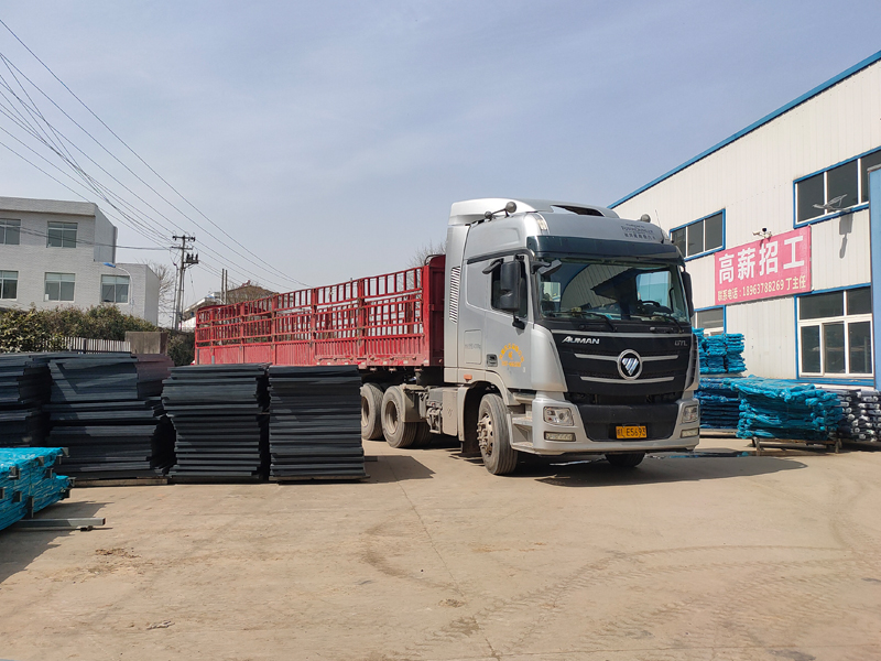 金用護(hù)欄2022年3月5日鋅鋼陽臺欄桿裝車發(fā)貨！