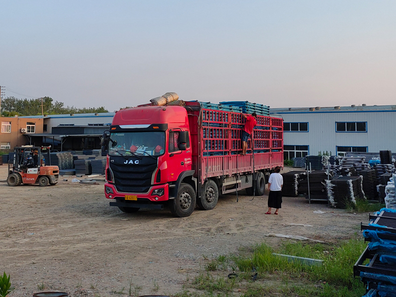 金用護(hù)欄2022年8月2日鋅鋼陽臺護(hù)欄裝車發(fā)貨! 金用護(hù)欄2022年8月2日鋅鋼陽臺護(hù)欄裝車發(fā)貨!