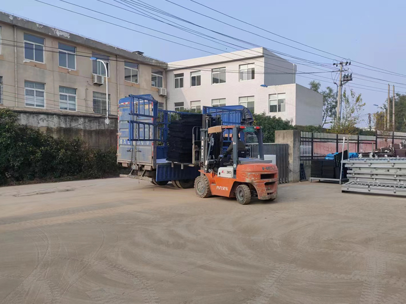 金用護(hù)欄2022年12月6日鋅鋼飄窗護(hù)欄裝車發(fā)貨! 金用護(hù)欄2022年12月6日鋅鋼飄窗護(hù)欄裝車發(fā)貨!