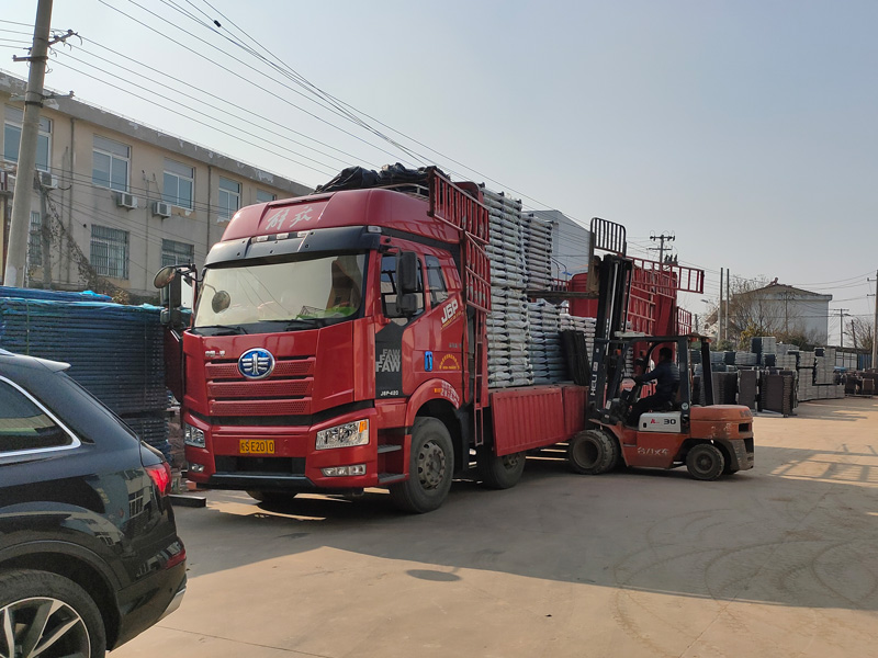 金用護(hù)欄2023年2月20日鋅鋼陽(yáng)臺(tái)欄桿裝車發(fā)貨！