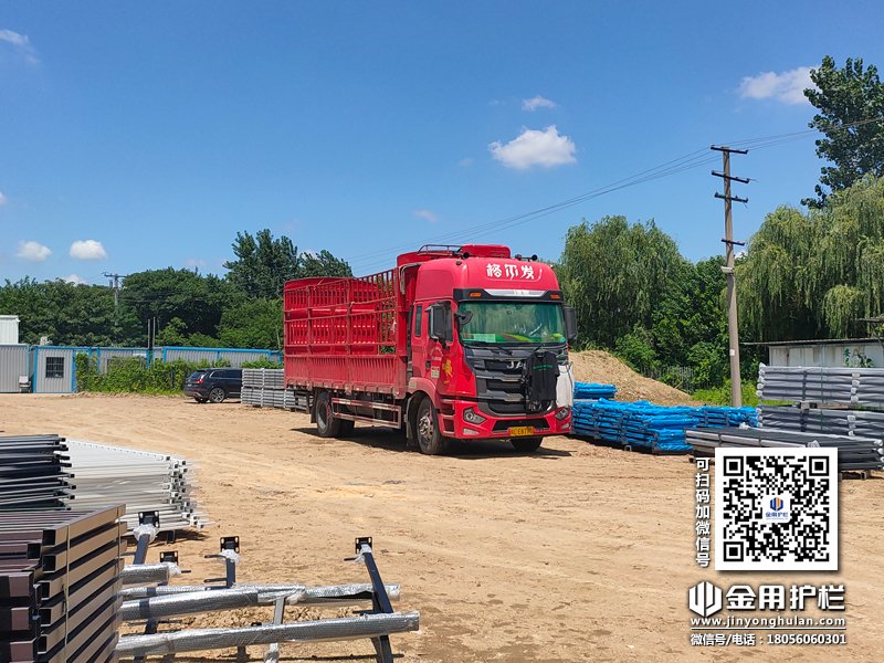 2023年7月28日鋁合金百葉窗裝車發貨！