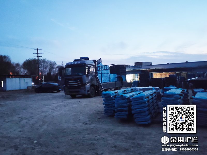 2023年12月11日鋅鋼連廊欄桿裝車發貨！