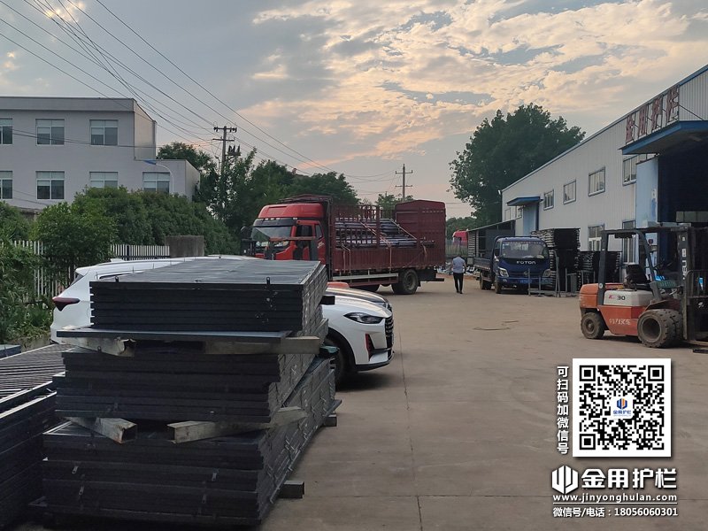2024年6月1日鋅鋼護(hù)窗欄桿裝車發(fā)貨！