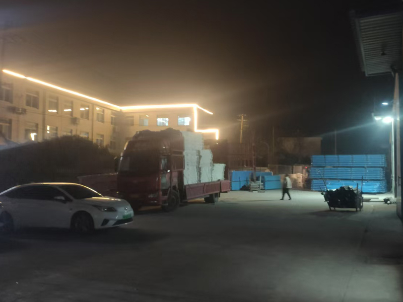 2025年1月6日鋅鋼護窗欄桿裝車發貨！
