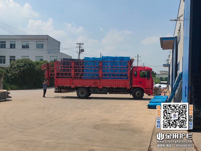 2025年8月26日小區鋅鋼欄桿裝車發貨！