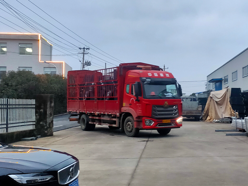 2026年1月19日鋅鋼護(hù)窗欄桿裝車發(fā)貨！