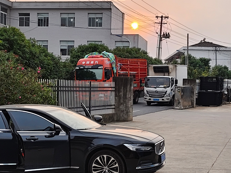 2026年6月3日鋅鋼陽臺欄桿裝車發(fā)貨！